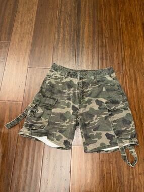 men's distressed camouflage denim cargo shorts Men’s Medium